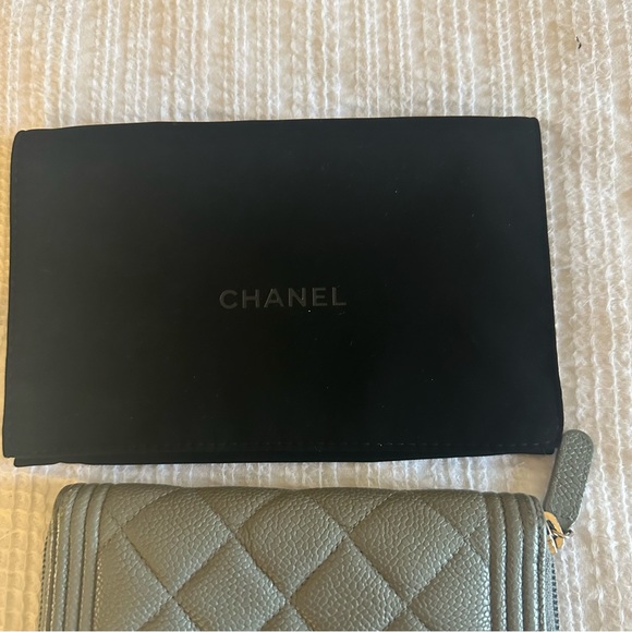 Chanel Caviar Small Boy Wallet - Picture 3 of 14